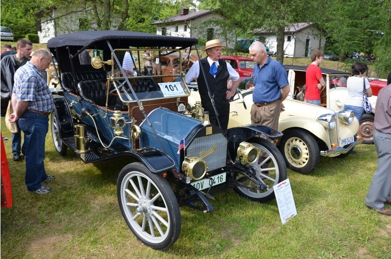 Hupmobile - automobil vyrobený v roce 1911 v USA