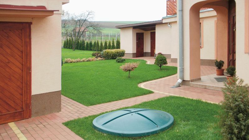 Splašky z žump prosakují do potoků. Stát dá stamiliony na domovní čističky