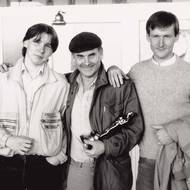 Synové Jan (vpravo) a Martin Pištěkovi na ruzyňském letišti v roce 1985. Jejich otec drží slavného Oscara.