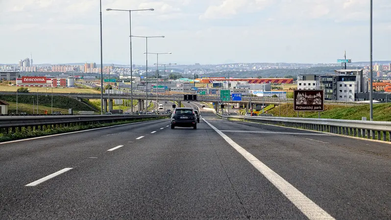 Elektromobily mají platit za dálnice jako ostatní. Návrh je v připomínkovém řízení