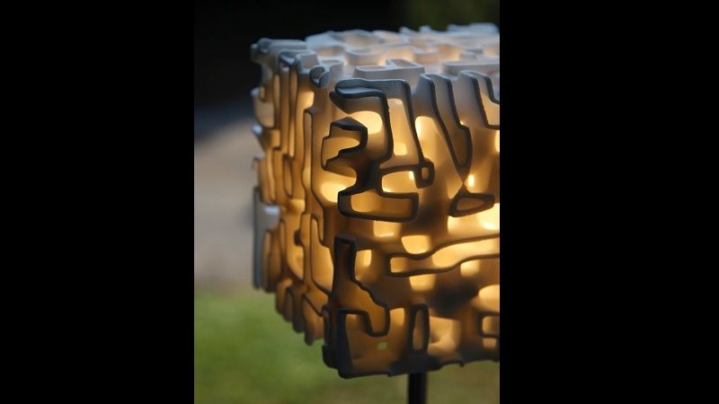 Stolní lampu Spinodal Table Lamp navrhl Axel Voigt z Německa.