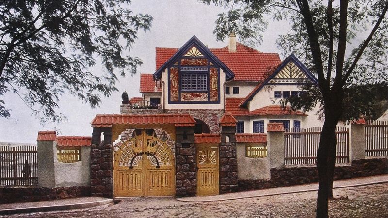 Průčelí vzácné Jurkovičovy vily v Brně ozdobí po skončení rekonstrukce mozaika současného českého výtvarníka Josefa Bolfa.