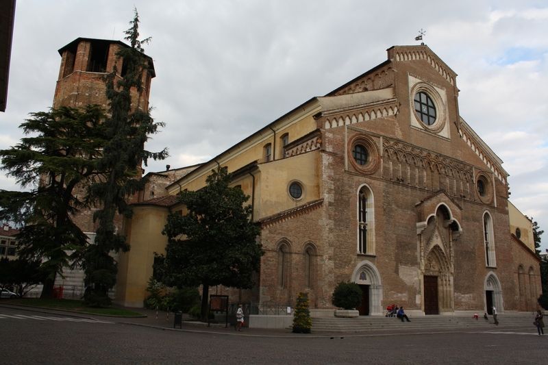 Dominanta Udine - majestátní gotická katedrála Santa Maria Maggiore.