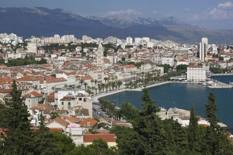 Pohled na město Split ležící v centrální Dalmácii.
