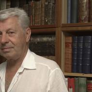 Jeho tátou byl významný československý matematik, filozof Petr Vopěnka (1935-2015).