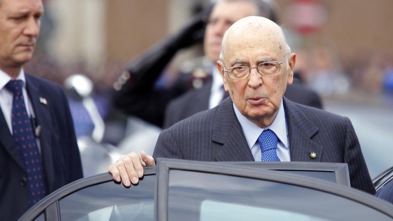 Il presidente italiano vuole porre fine alla crisi di governo