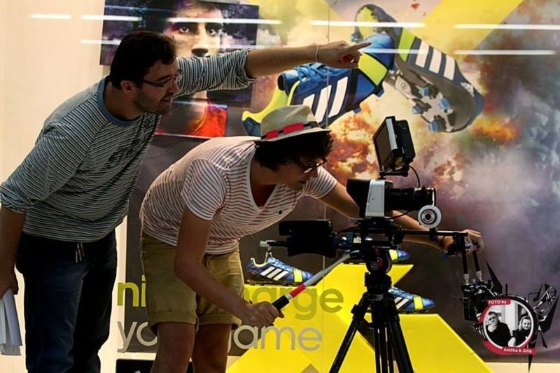 Režisér David Laňka (vlevo) během natáčení filmu Modelky s. r. o.