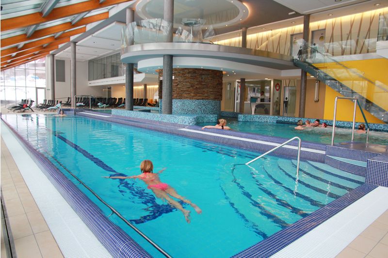 Velké Karlovice nabízí spoustu možností vyžití, mj. i koupání v termálních bazénech Wellness Horal.