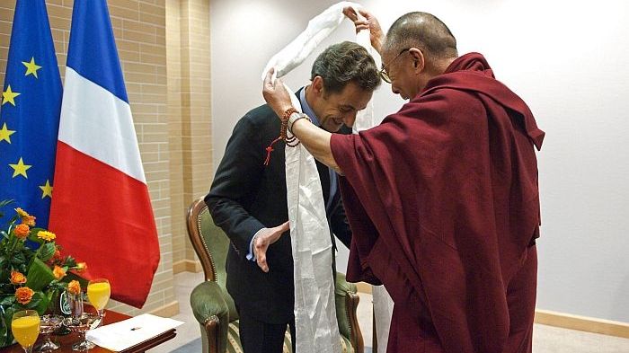 Setkání dalajlamy s francouzským prezidentem Nicolasem Sarkozym.