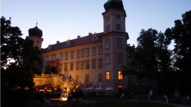 Hradozámecká noc v Mníšku pod Brdy se zbrusu novým programem.