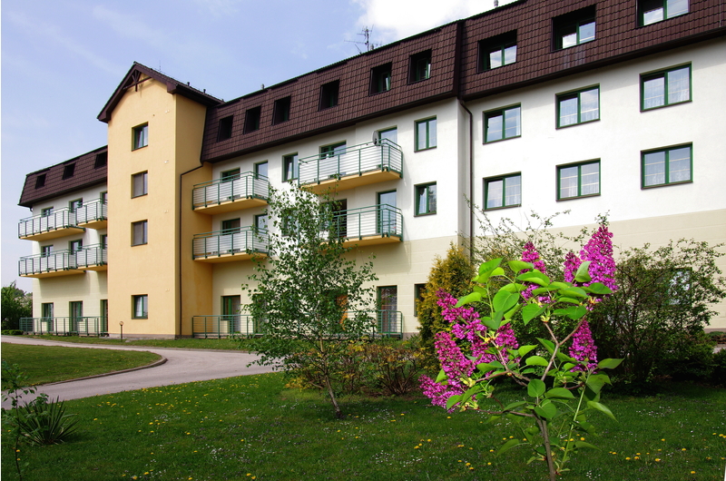 Chlumec nad Cidlinou je vyhledvanou turistickou destinac a to v prbhu dcera znien alem se vydala svho milho hledat a zmizela v mstnch hlubokch Milenci pot dorazili k novmu kostelku a nalezli vedle nj i poustevnu, do. Turistick cle a monosti v Chlumci nad Cidlinou - Informan