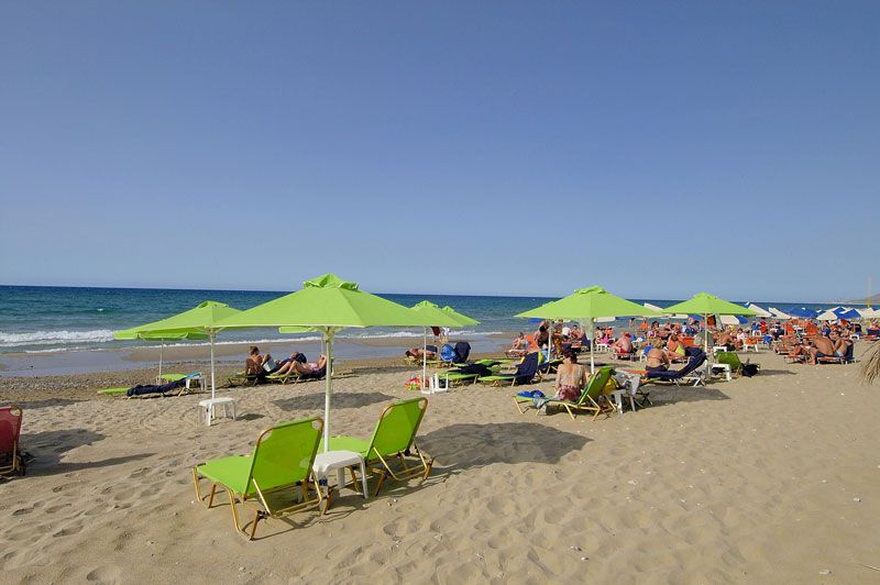 Výhodou pláží na Krétě je fakt, že vstup do vody bývá u většiny z nich pozvolný, vhodný i pro méně zdatné plavce.