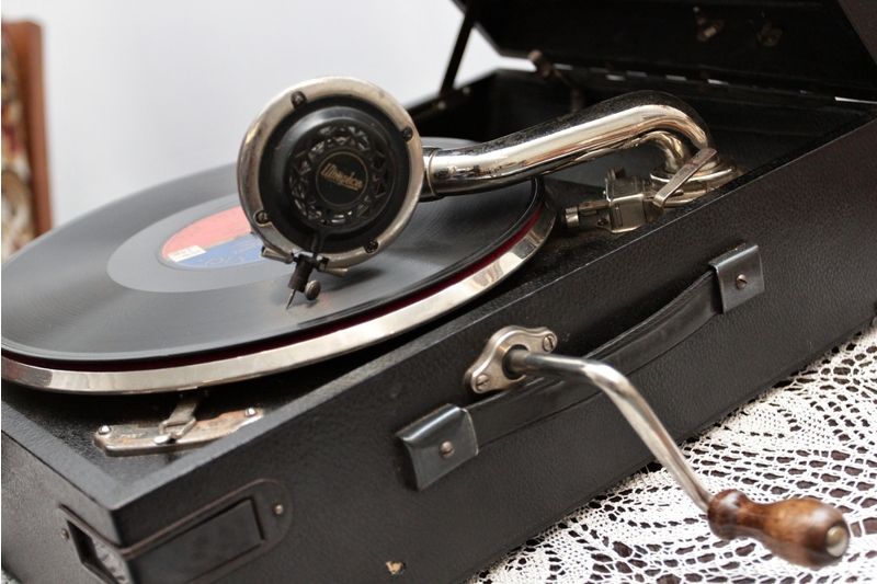 Detail starého gramofonu