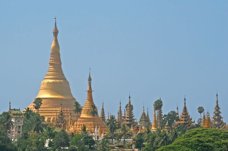 V základech pagody je prý ukryto osm Buddhových vlasů.