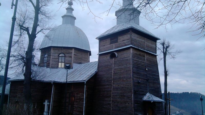 Dřevěný kostel v Muszyně. Ukázka sakrální architektury zdejšího kraje.