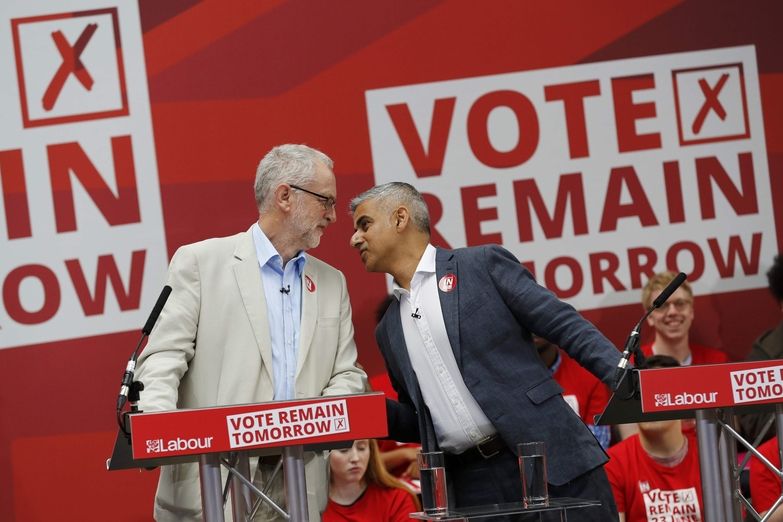 Lídr labouristů Jeremy Corbyn a londýnský starosta Sadiq Khan při kampani za zachování členství