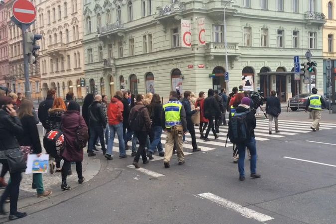 Anarchisté prvního máje ovládnou Střelecký ostrov, hrozí střety s neonacisty