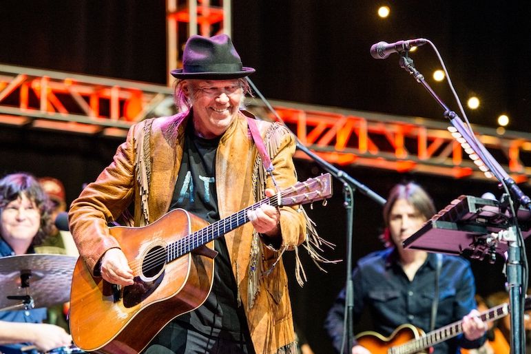 Neil Young solidárně zpřístupnil zdarma svůj archiv Gróňanům