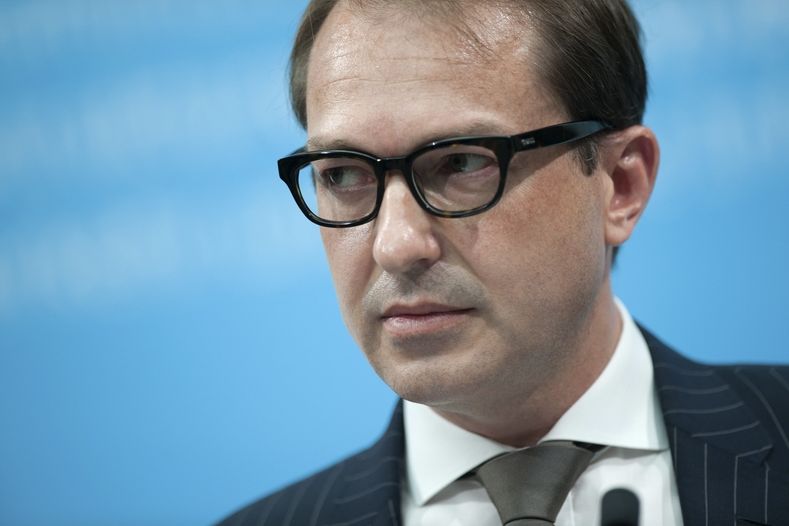 Německý ministr dopravy Alexander Dobrindt představuje plán na zavedení mýtného.