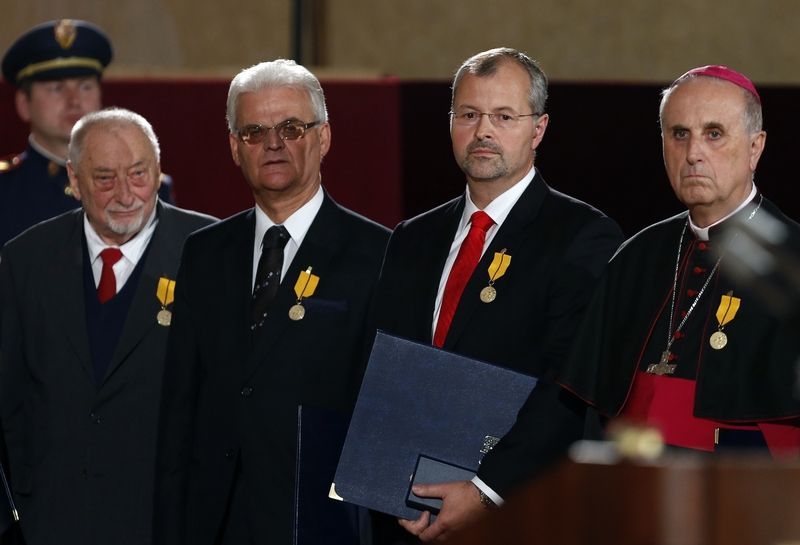 Zleva novinář Jan Petránek, ekonom Václav Petříček, plastický chirurg Bohdan Pomahač a duchovní František Radkovský