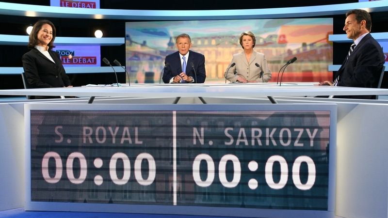 Segolene Royal a Nicolas Sarkozy v televizním souboji v květnu 2007