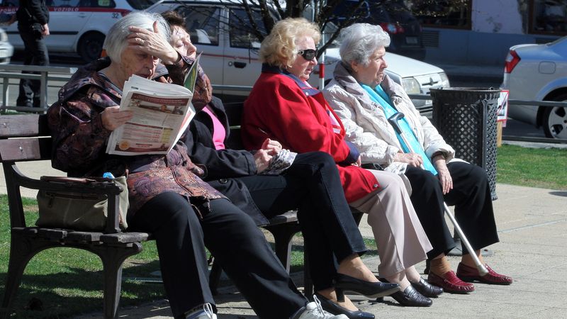Válka seniorek v brněnské bytovce. Osmdesátnici nakopla o tři roky mladší sousedka