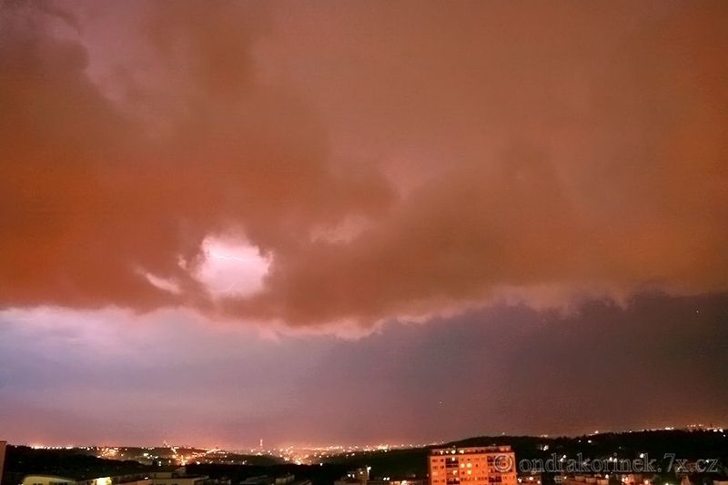 Bouřky nad Prahou 25.8.2011