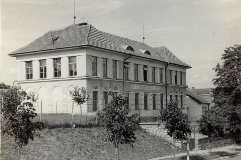 Národní školy v Březině