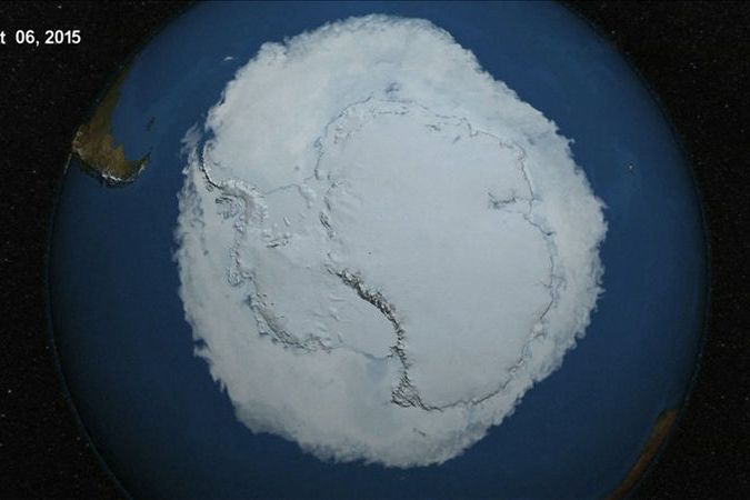 BEZ KOMENTÁŘE: NASA ukázala, jak na Antarktidě sílil led