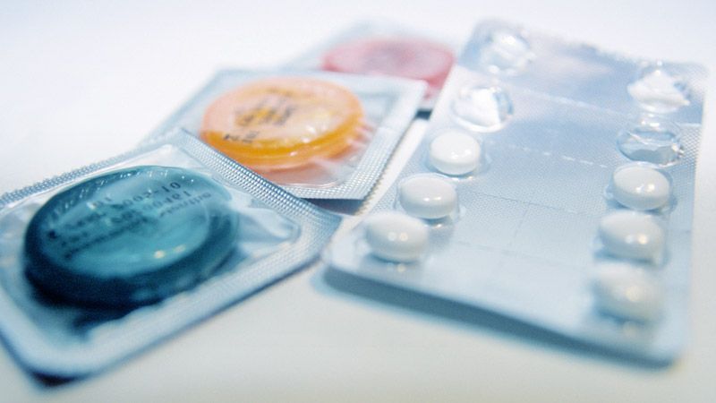 Antikoncepční prostředky - kondom a hormonální antikoncepce