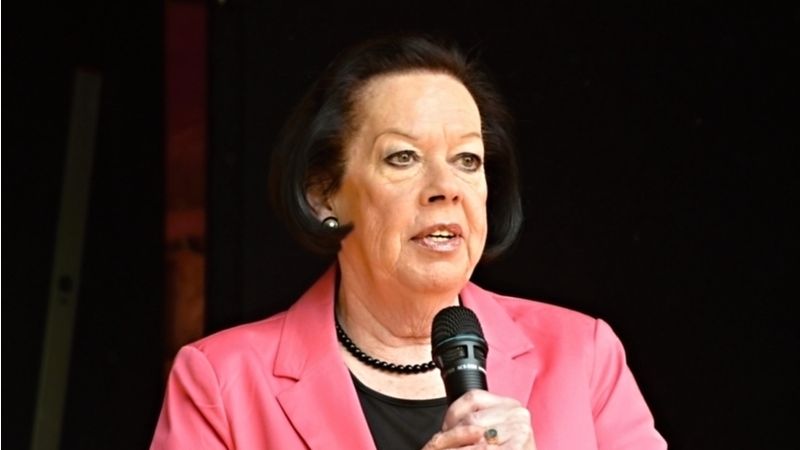 Zemřela Yvonne Přenosilová