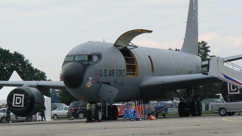 Američané přdstavili tankovací letadlo KC 135 