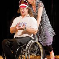 Role manželů v komedii Hlava v písku napsal Patrik Hartl pro Ivanu Chýlkovou a Jana Potměšila tzv. na tělo. 