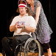 Role manželů v komedii Hlava v písku napsal Patrik Hartl pro Ivanu Chýlkovou a Jana Potměšila tzv. na tělo. 