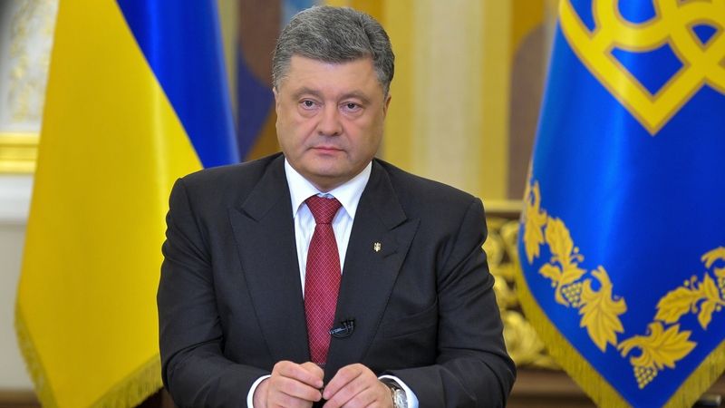 Ukrajinský prezident Petro Porošenko oznamuje, že neprodlouží příměří. 
