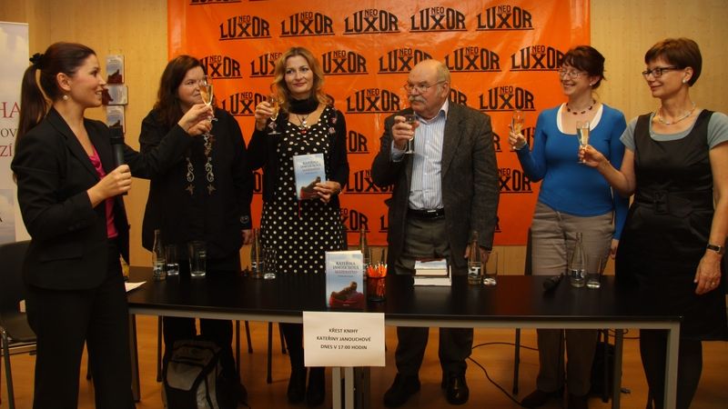 Kateřina Janouchová přijela ze Švédska představit překlad románu Sesterstvo. 