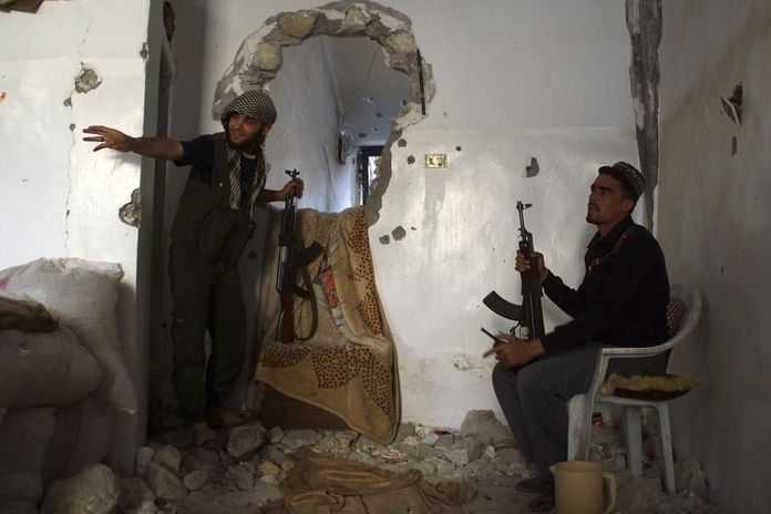 Povstalečtí bojovníci v syrském Dajr az-Zaur