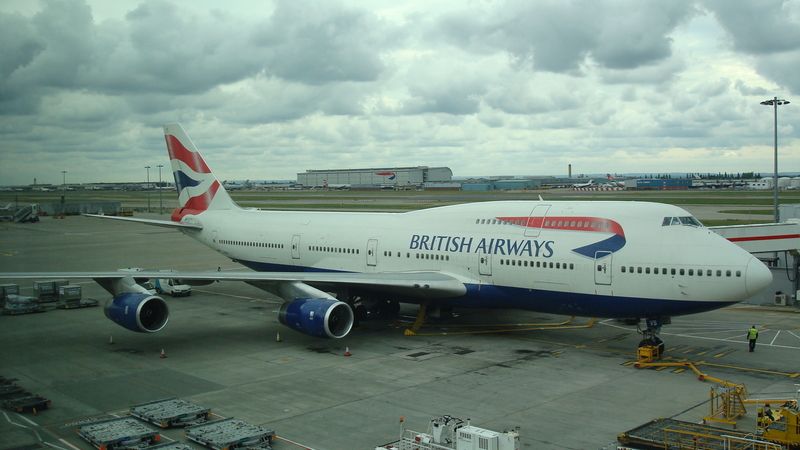Letadlo British Airways na letišti