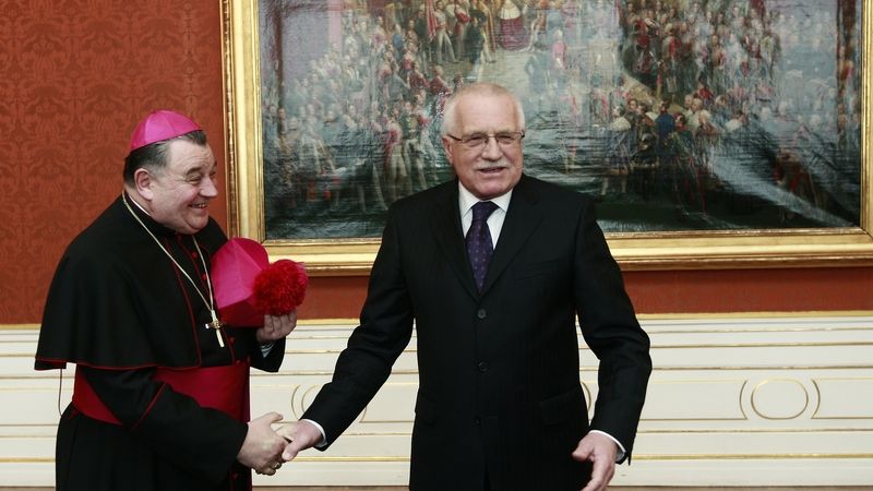 Nový kardinál Dominik Duka s prezidentem Václavem Klausem