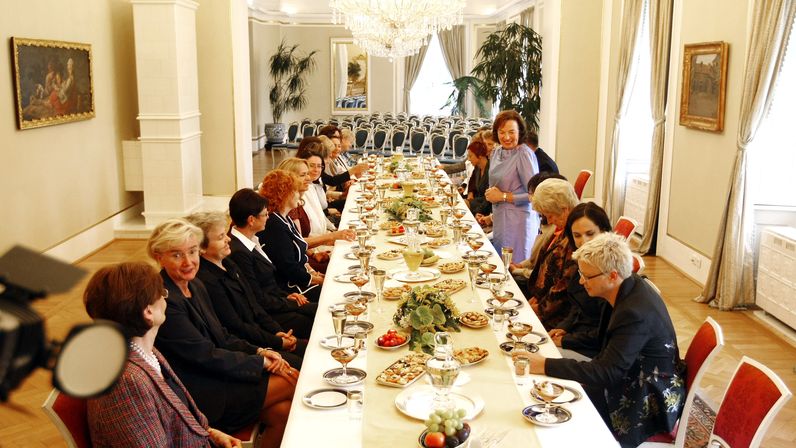 Společný oběd významných žen českého veřejného života pod taktovkou první dámy Livie Klausové
