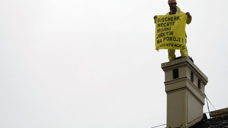 Protest Greenpeace na budově Úřadu vlády