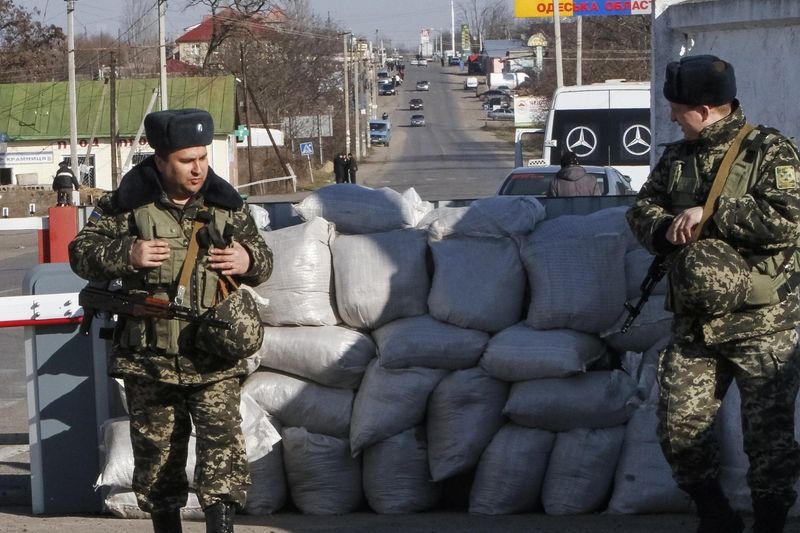 Ukrajinští pohraničníci na hranicích s Podněstřím