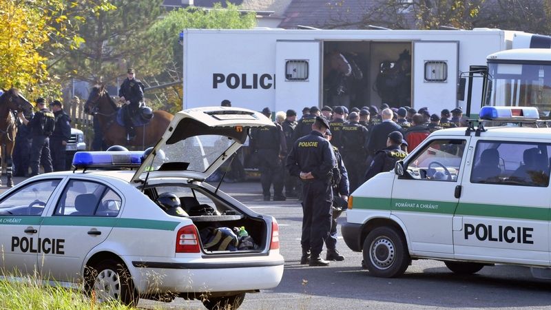 Kvůli pravicovým extrémistům bylo v říjnu v Litvínově nasazeno několik stovek policistů.