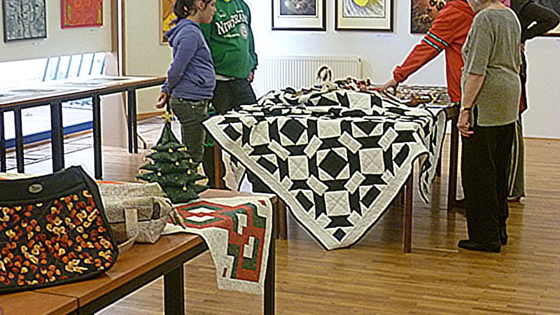 Tradiční podzimní prodejní výstava uměleckých předmětů byla zahájena v Galerii pod radnicí 10.října.