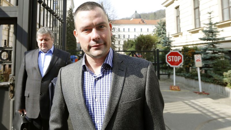 Advokát David Michal opouští Obvodní soud pro Prahu 5, který v sobotu rozhodoval o jeho vzetí do vazby.