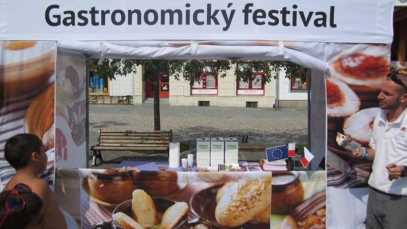 Festival Chuť Jeseníků se vydal na tour po českých a polských městech. Jesenické dobroty si lidé mohou v rámci gastroshow odnést i domů.