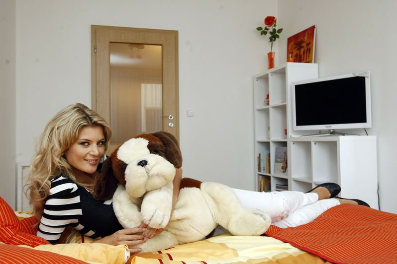 V pořadí pátá Česká Miss za rok 2009 Iveta Lutovská z Třeboně bydlí v bytovém komplexu Belarie Park, kde si může užívat zelenou přírodu a sportovat.