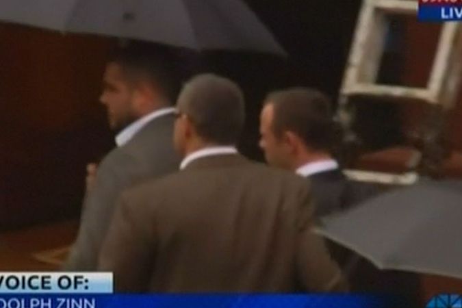 BEZ KOMENTÁŘE: Oscar Pistorius přichází k soudu v Pretorii