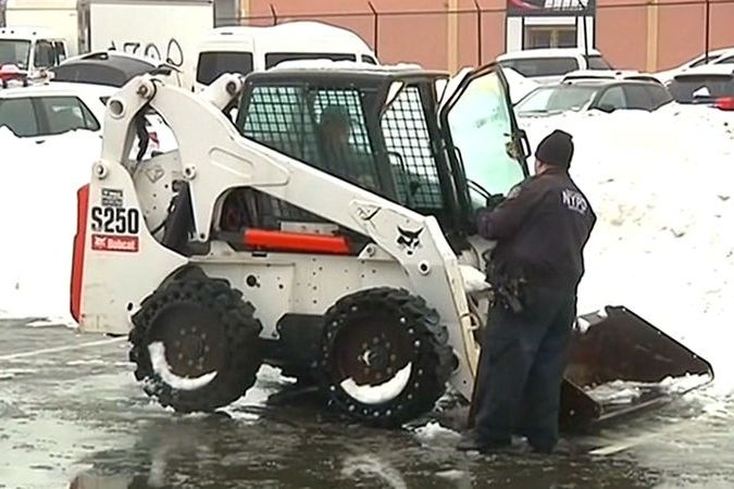 BEZ KOMENTÁŘE: Policie ohledává sněžný pluh na místě činu