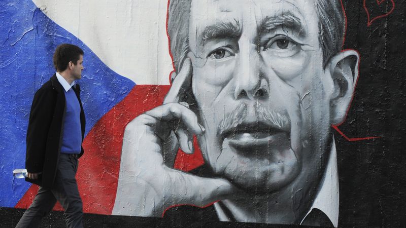 Na zdi na pražském Těšnově se v posledních dnech objevil portrét Václava Havla